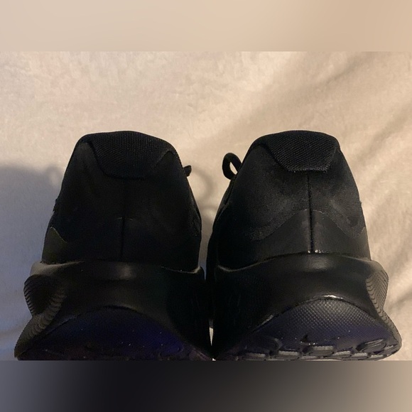 NIKE Revolution 7 Black Size 11 Shoes - Picture 11 of 13